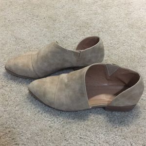 Wrap around pointy toe flats